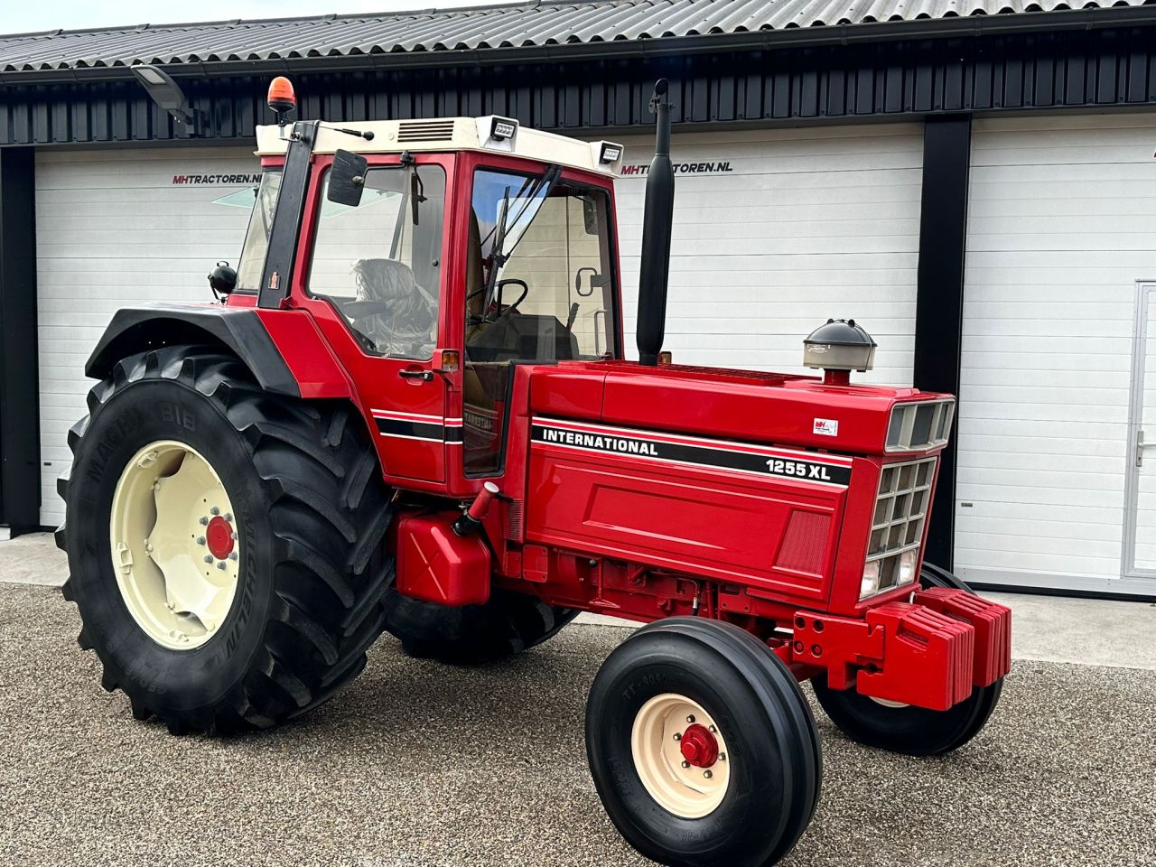 TE KOOP: zeer nette INTERNATIONAL 1255