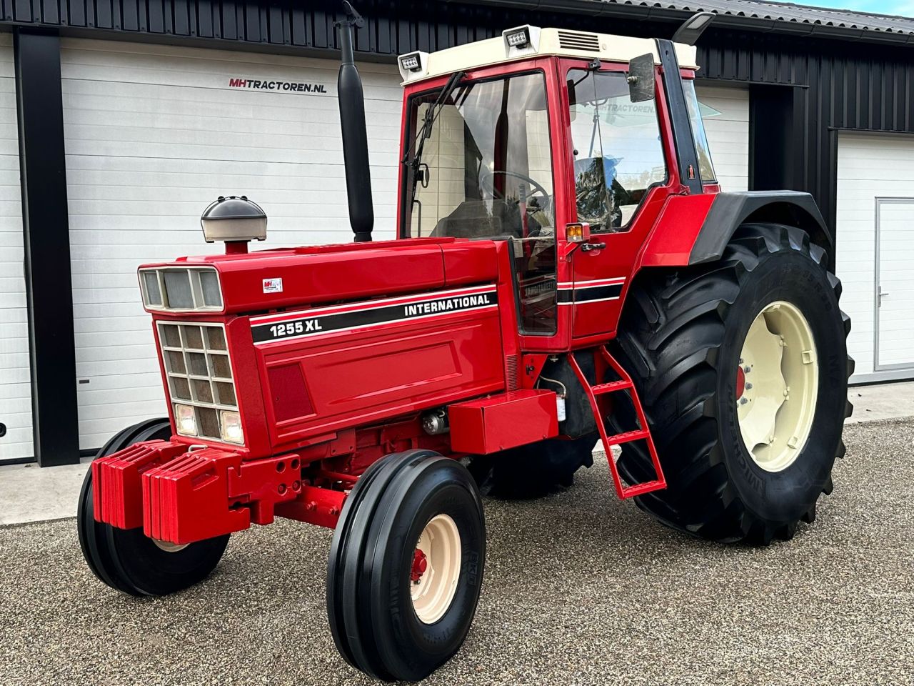 TE KOOP: zeer nette INTERNATIONAL 1255