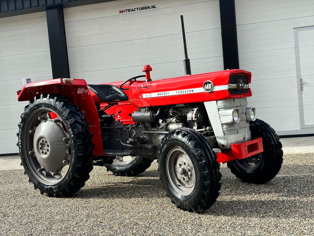 TE KOOP: zeer nette MASSEY FERGUSON 148