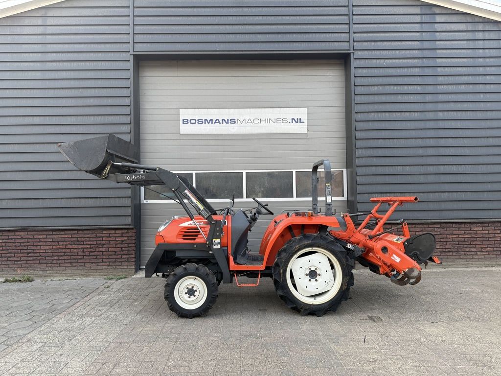 Kubota KT22 4WD minitractor met voorlader / frontlader