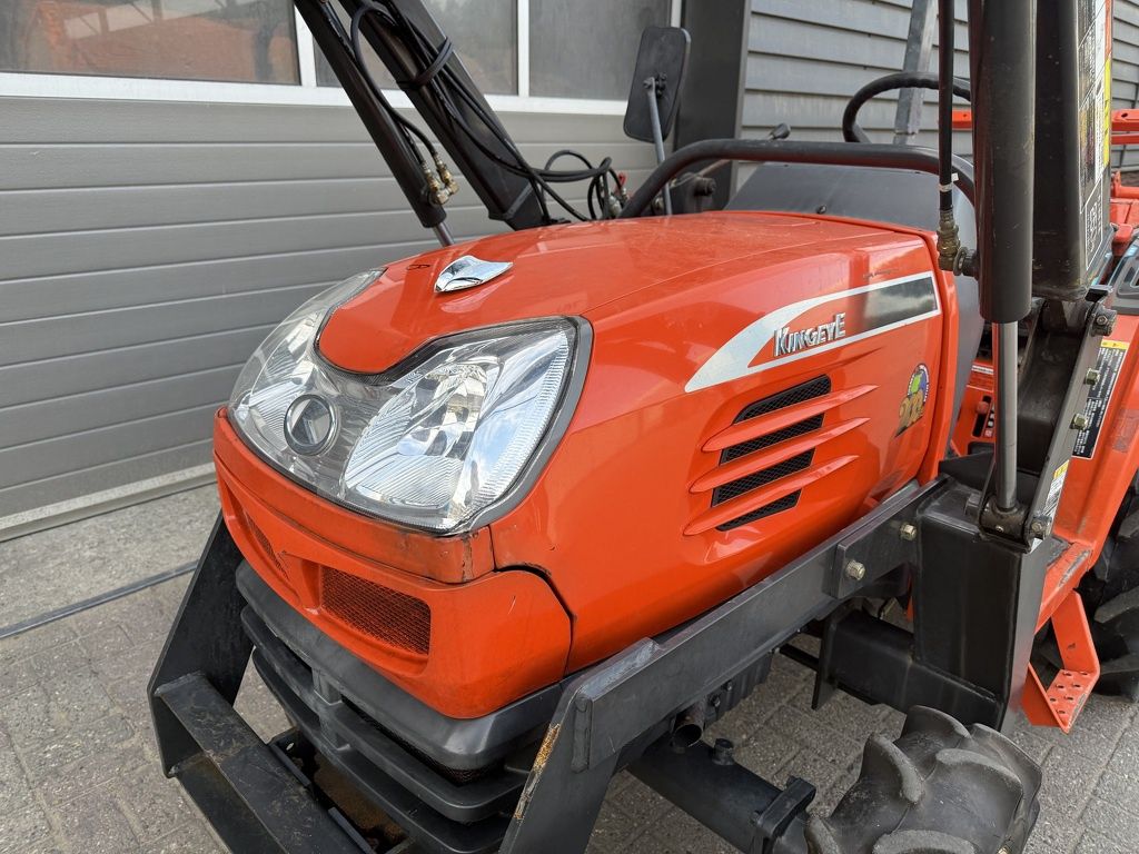 Kubota KT22 4WD minitractor met voorlader / frontlader