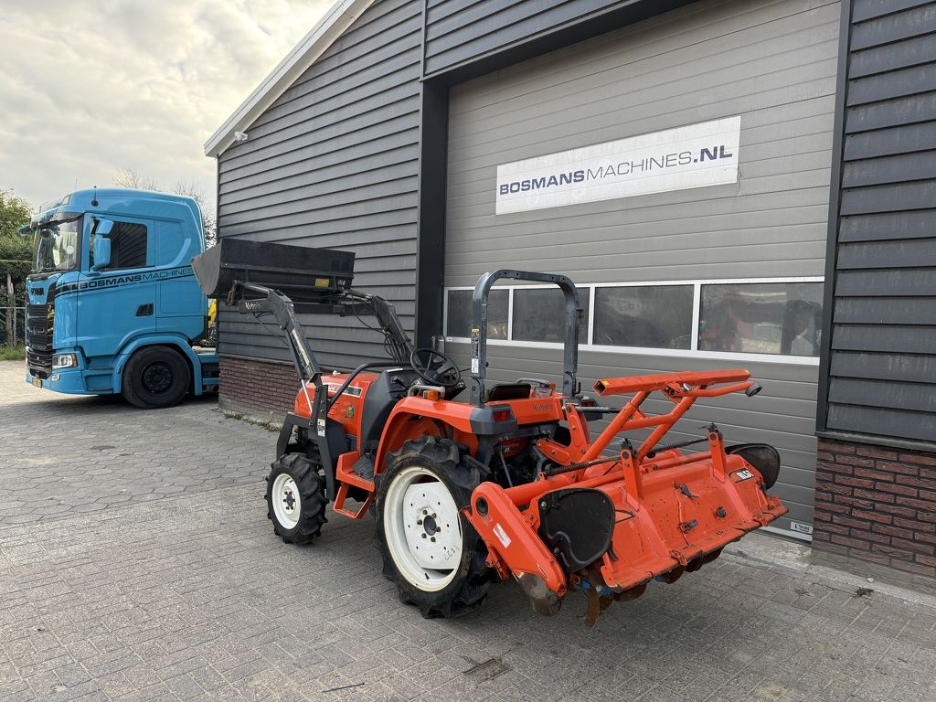 Kubota KT22 4WD minitractor met voorlader / frontlader