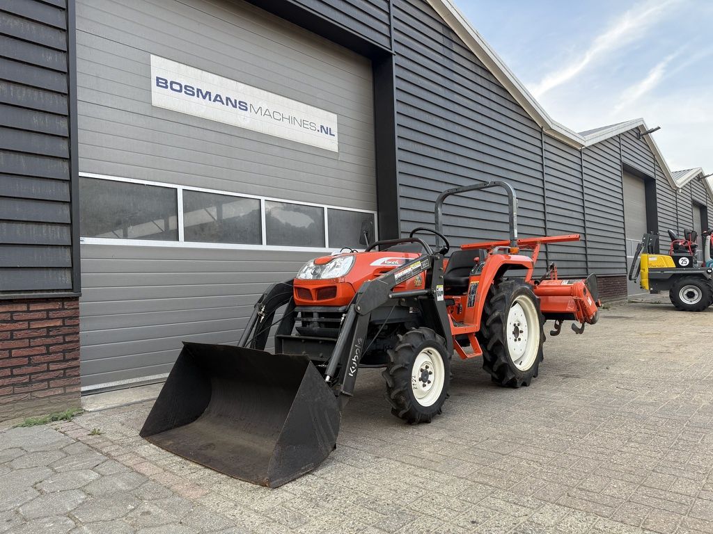 Kubota KT22 4WD minitractor met voorlader / frontlader