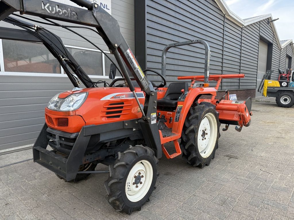 Kubota KT22 4WD minitractor met voorlader / frontlader