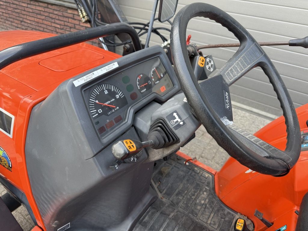 Kubota KT22 4WD minitractor met voorlader / frontlader