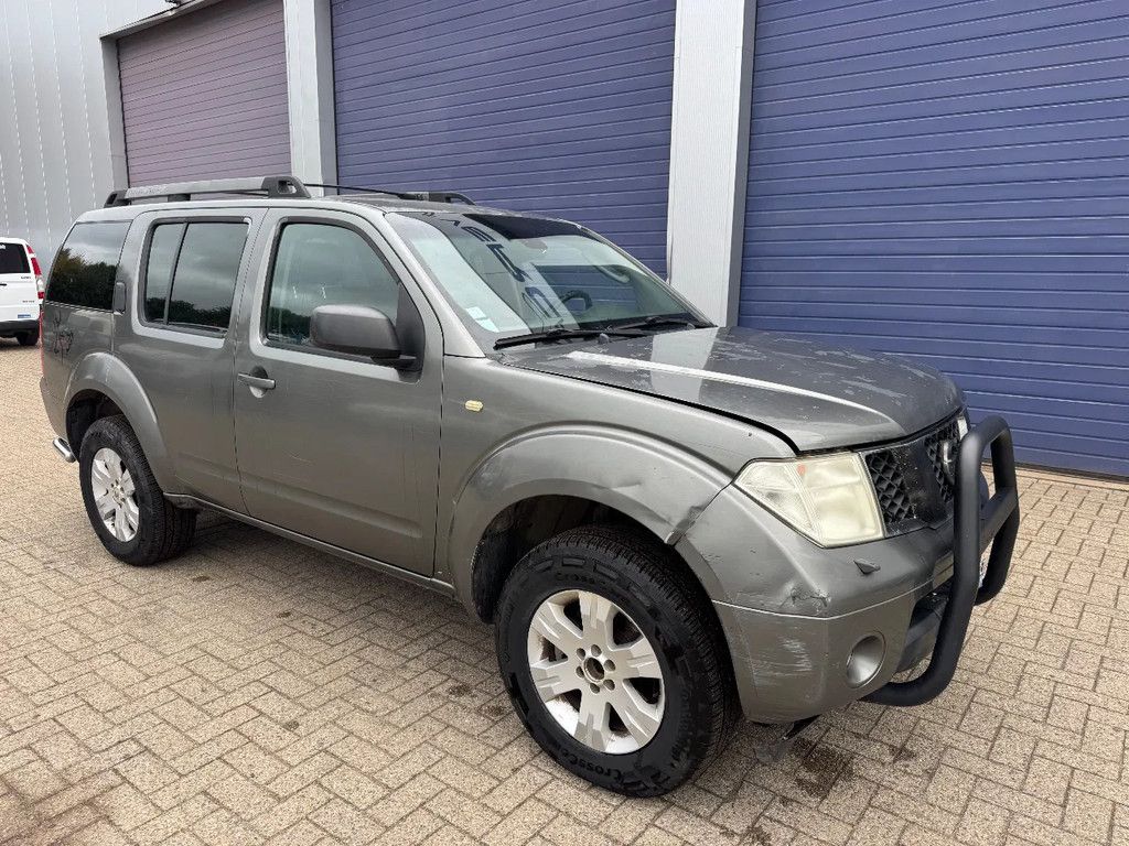 Nissan Pathfinder **AIRCO-EURO 3-7 SEATS**
