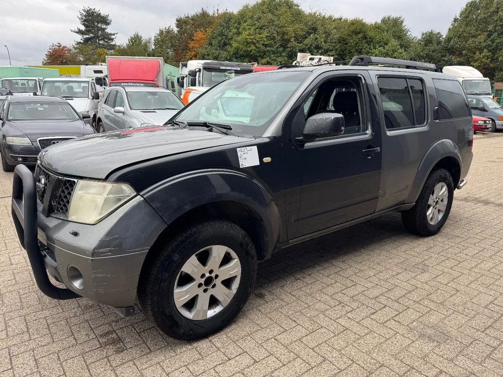 Nissan Pathfinder **AIRCO-EURO 3-7 SEATS**