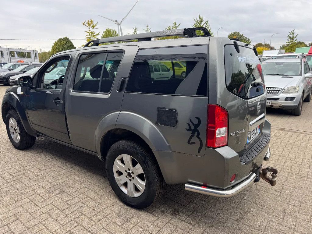 Nissan Pathfinder **AIRCO-EURO 3-7 SEATS**