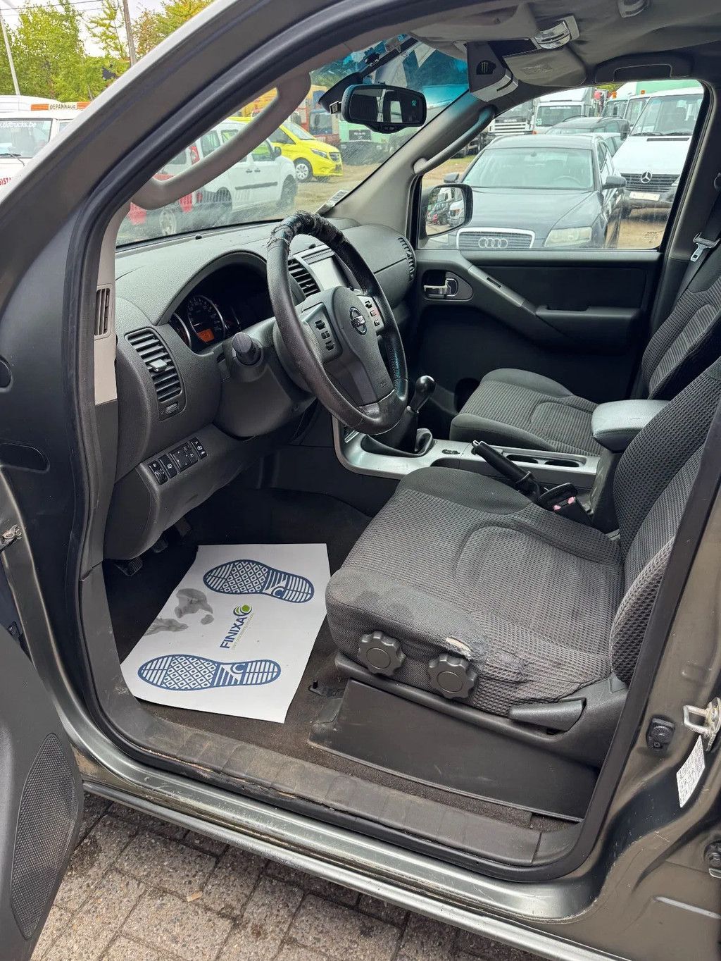 Nissan Pathfinder **AIRCO-EURO 3-7 SEATS**