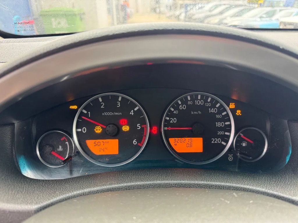 Nissan Pathfinder **AIRCO-EURO 3-7 SEATS**
