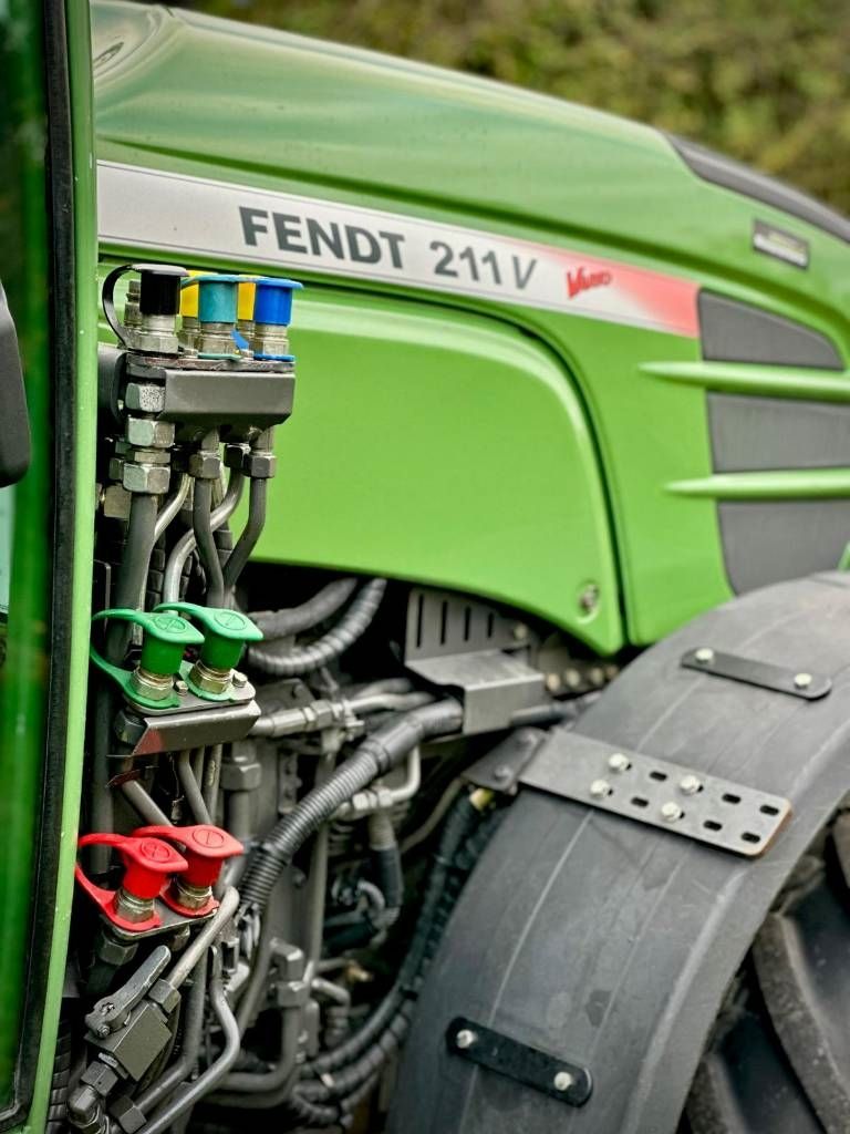 Fendt 211 V Vario Profi Smalspoor/Fruitteelt tractor