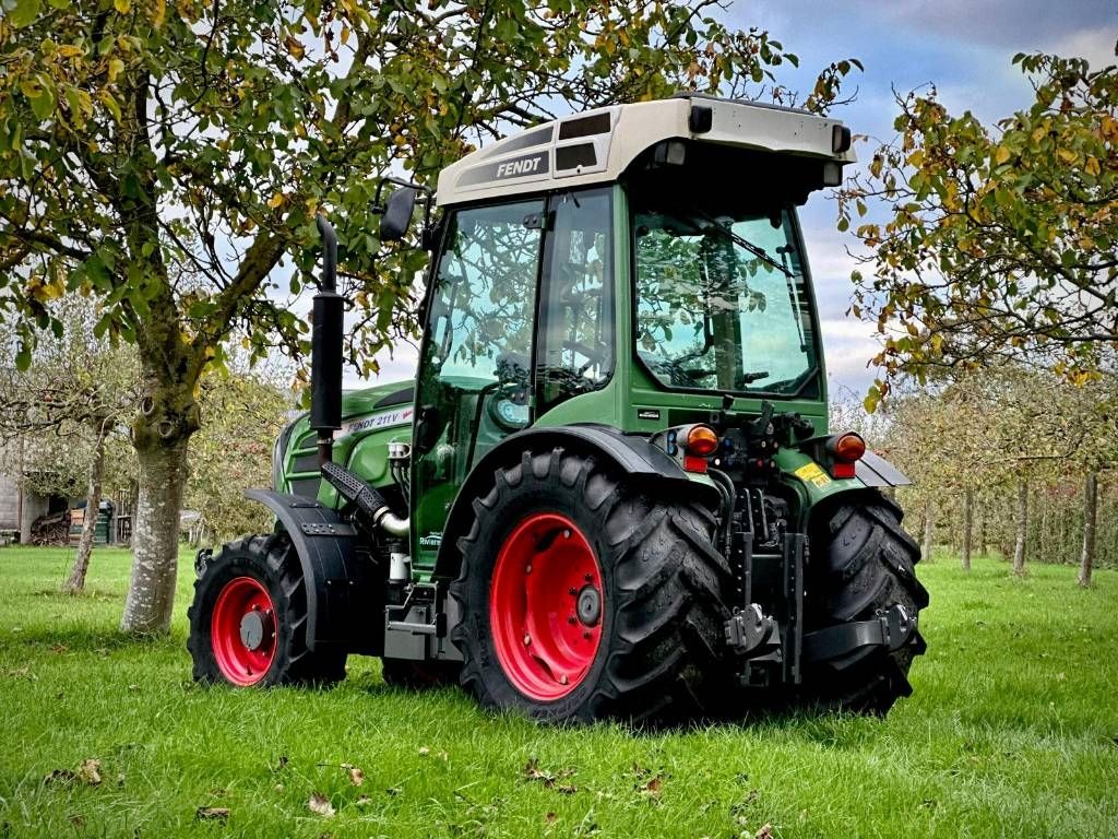 Fendt 211 V Vario Profi Smalspoor/Fruitteelt tractor