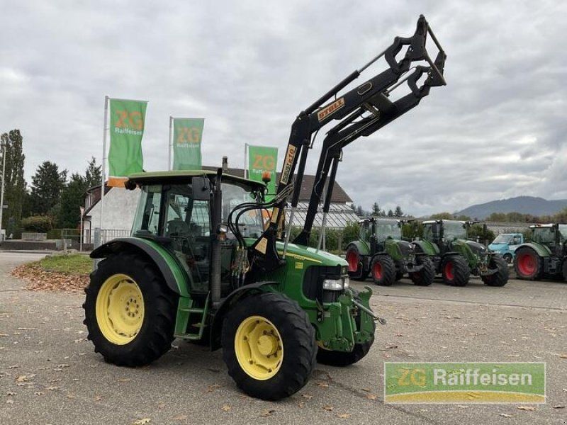John Deere 5820