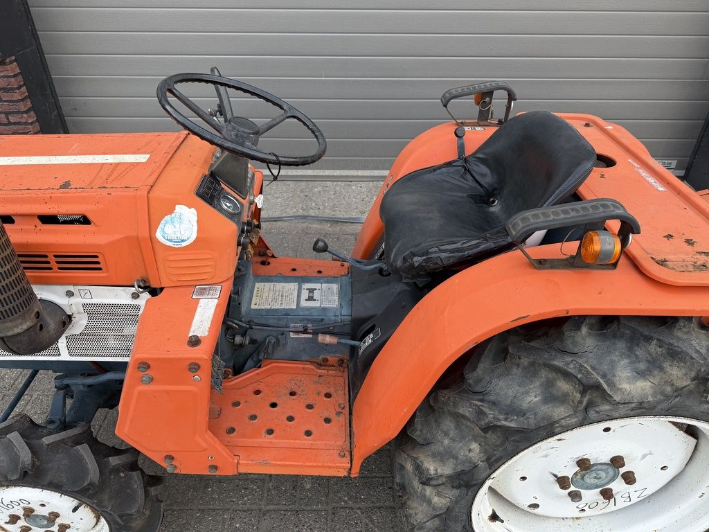 Kubota B1600 4WD 20 PK minitractor + frees
