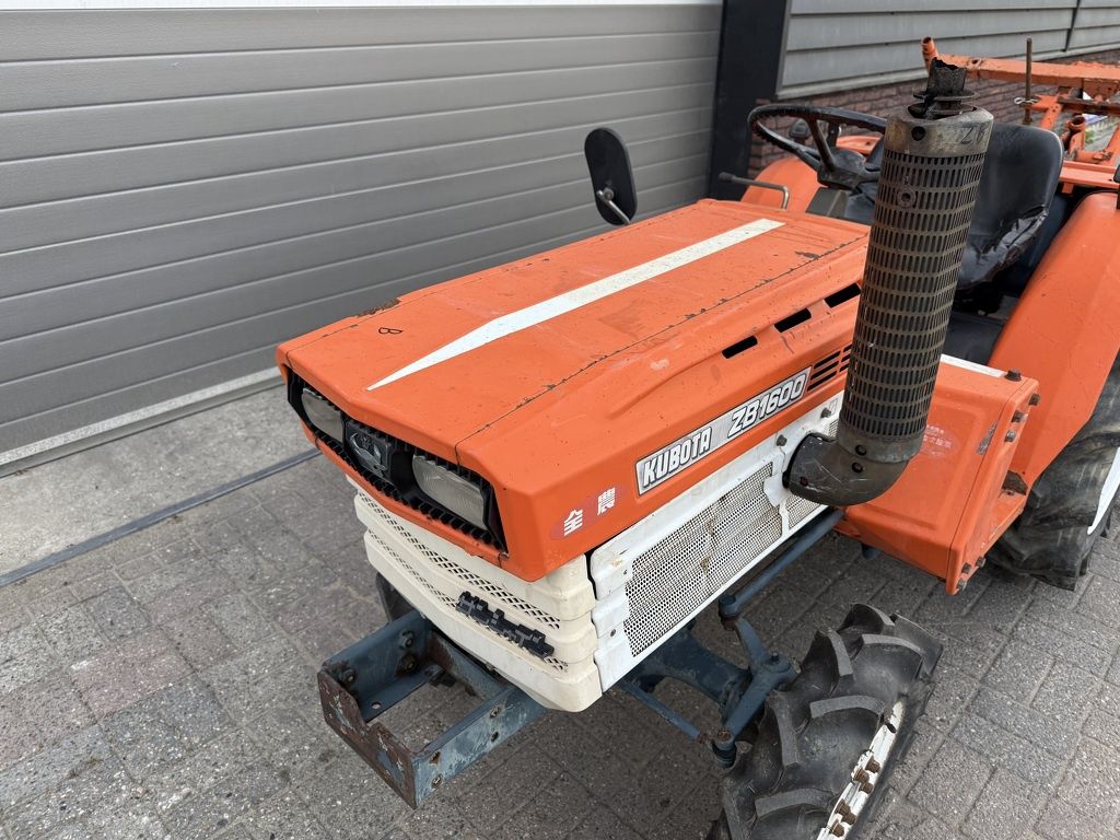 Kubota B1600 4WD 20 PK minitractor + frees