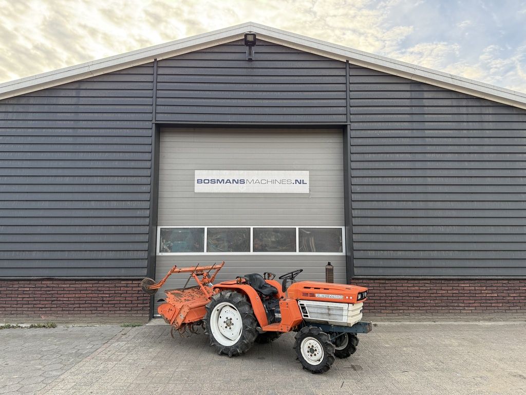 Kubota B1600 4WD 20 PK minitractor + frees