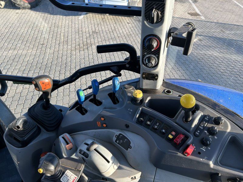 New Holland T 5.105