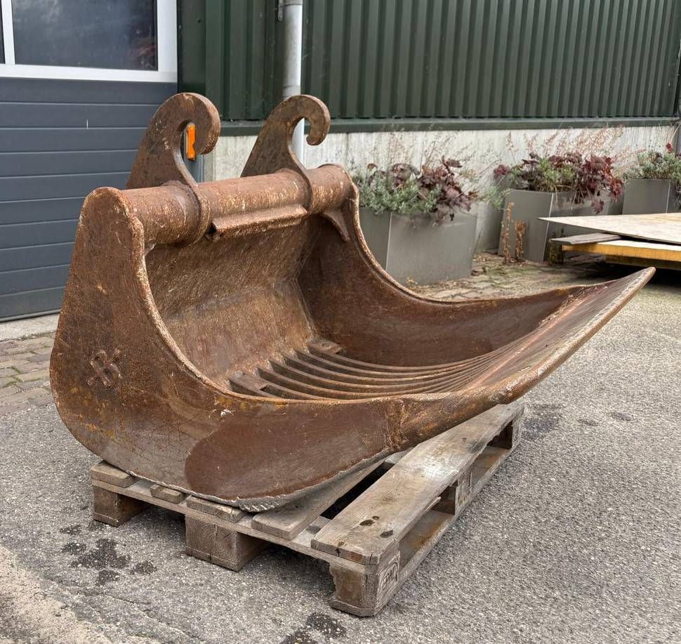 CW30 Screening bucket / puinriek Sieblöffel 123cm