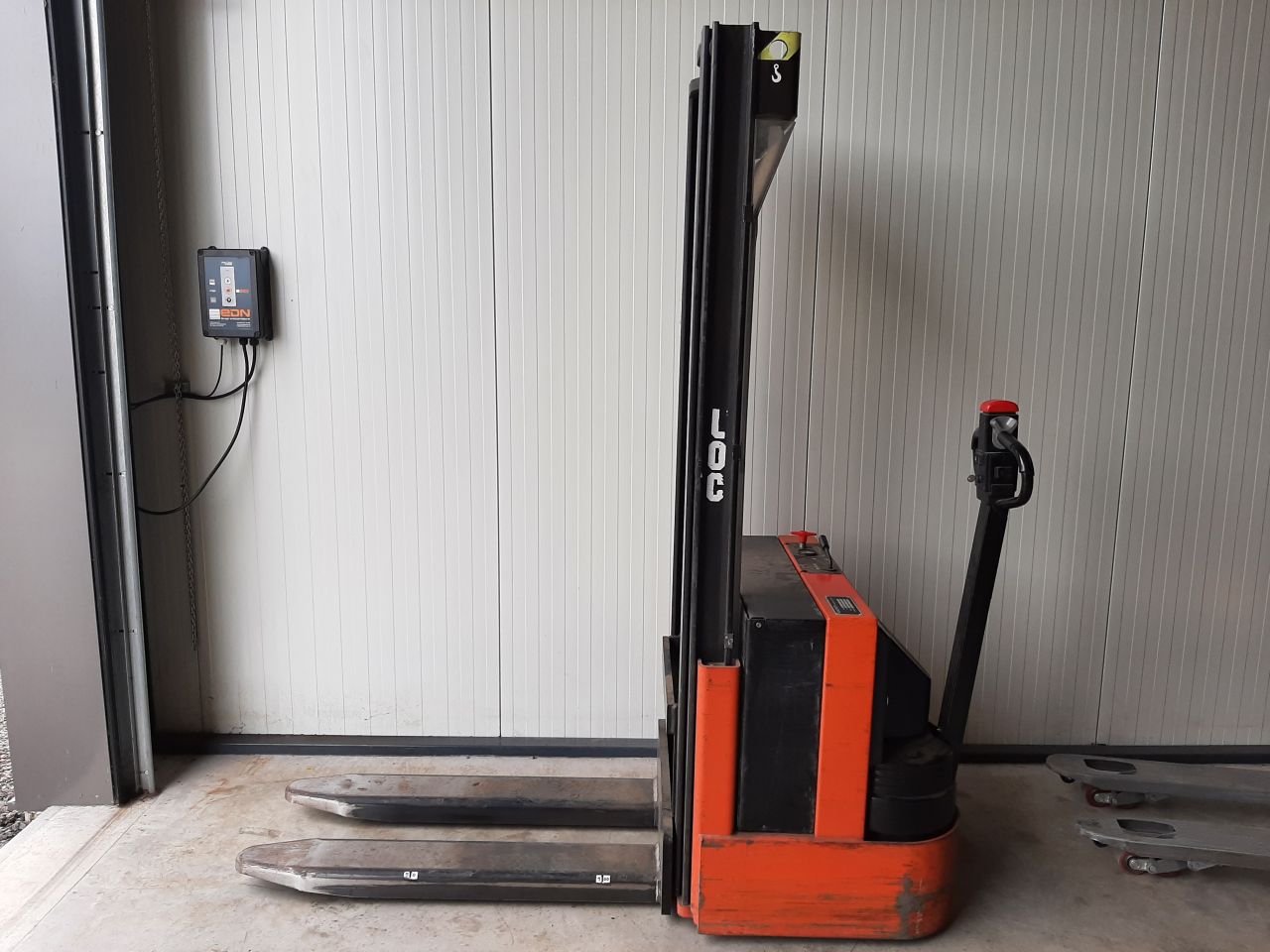 Loc elektrische stapelaar 1200 kg 3300 mm