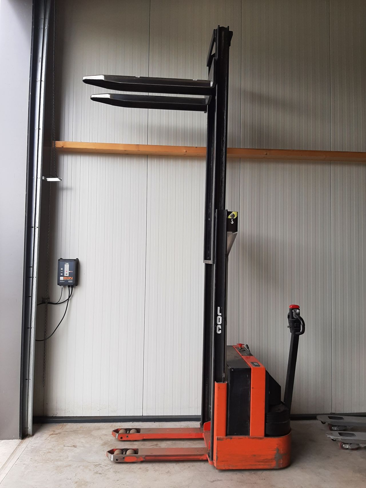 Loc elektrische stapelaar 1200 kg 3300 mm