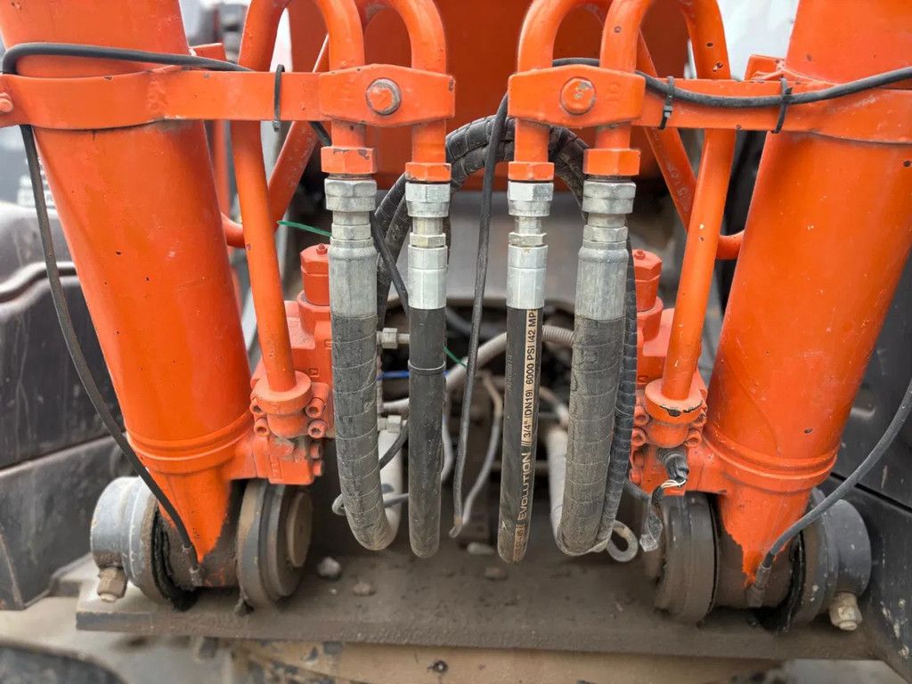 Hitachi ZX250LC-5B