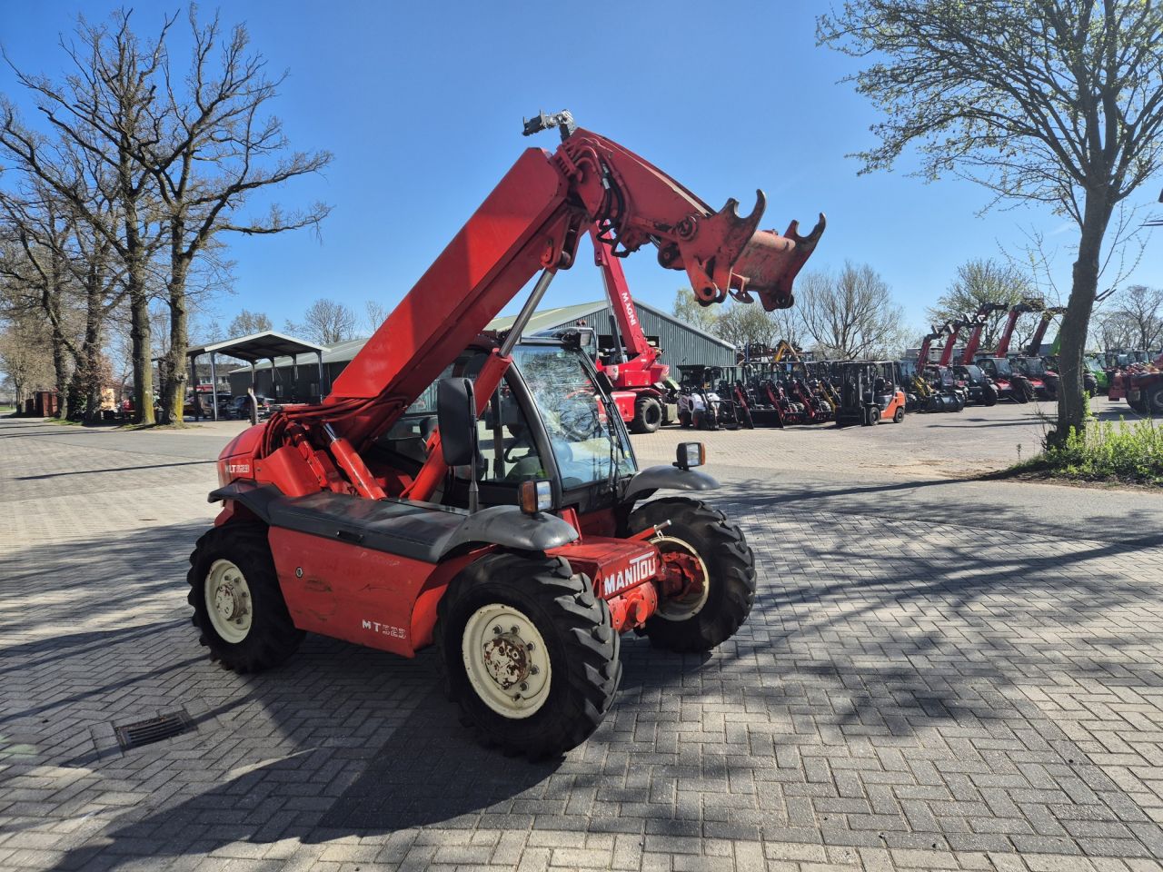 MANITOU MT 523 telescopic with lifting height up to 5 m