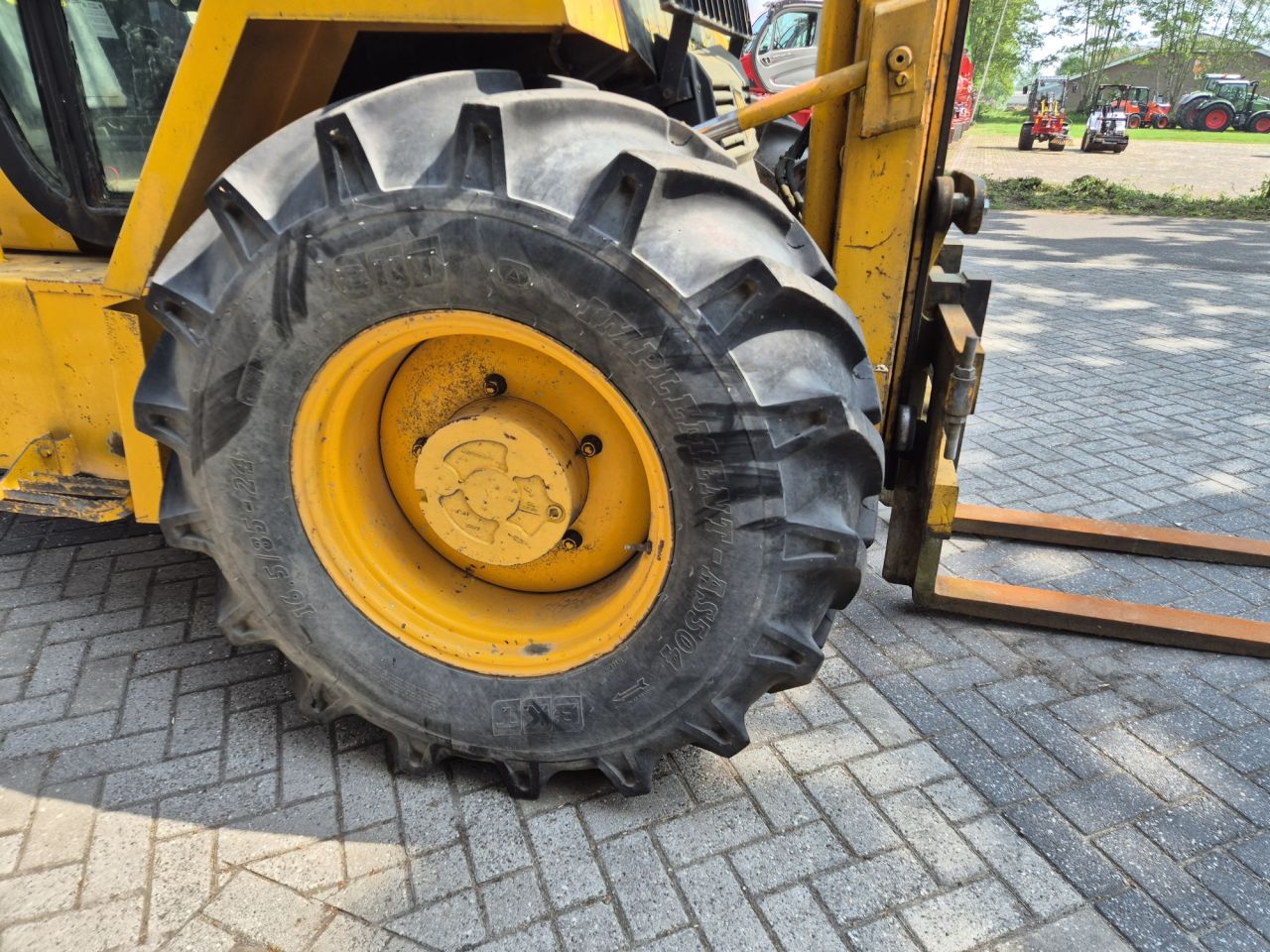 JCB rough terrain forklist with triplex mast