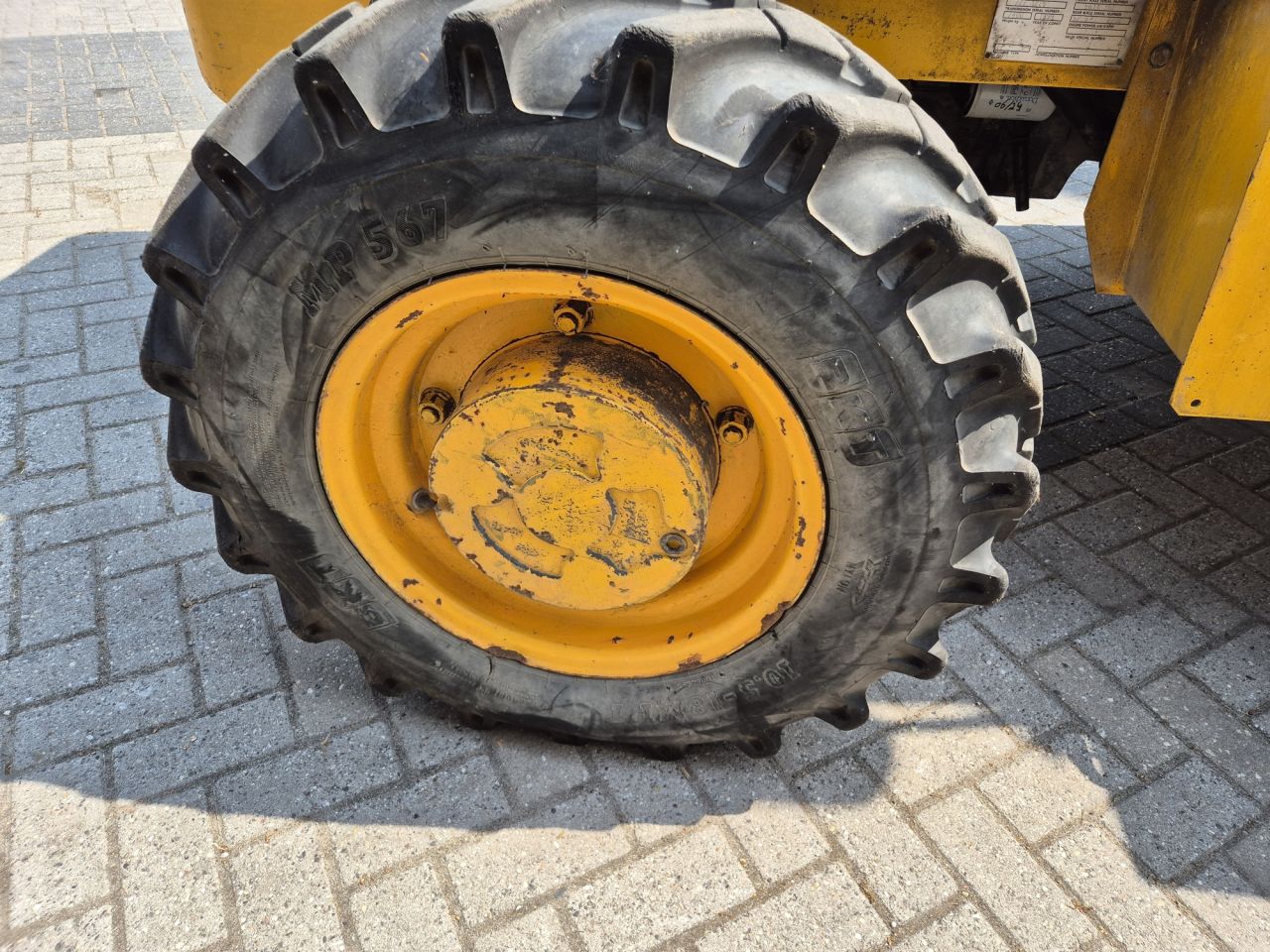 JCB rough terrain forklist with triplex mast