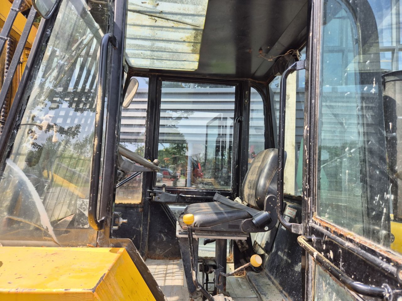 JCB rough terrain forklist with triplex mast