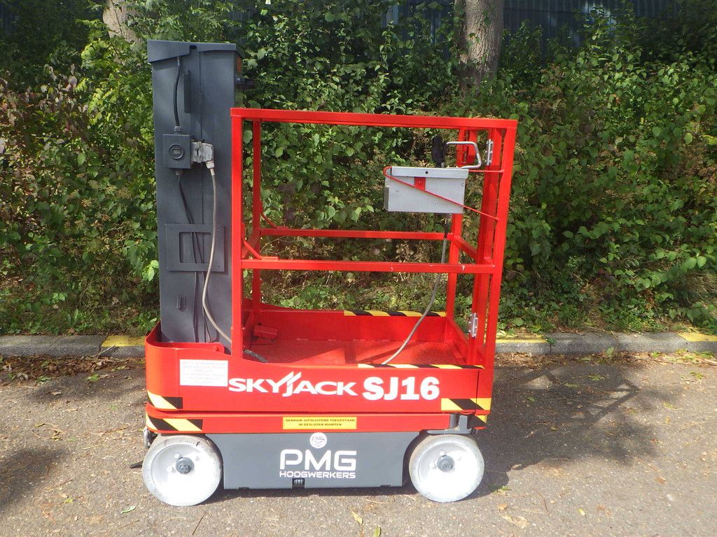 Skyjack SJ16 Electric Mast Lift 6.75m 2013