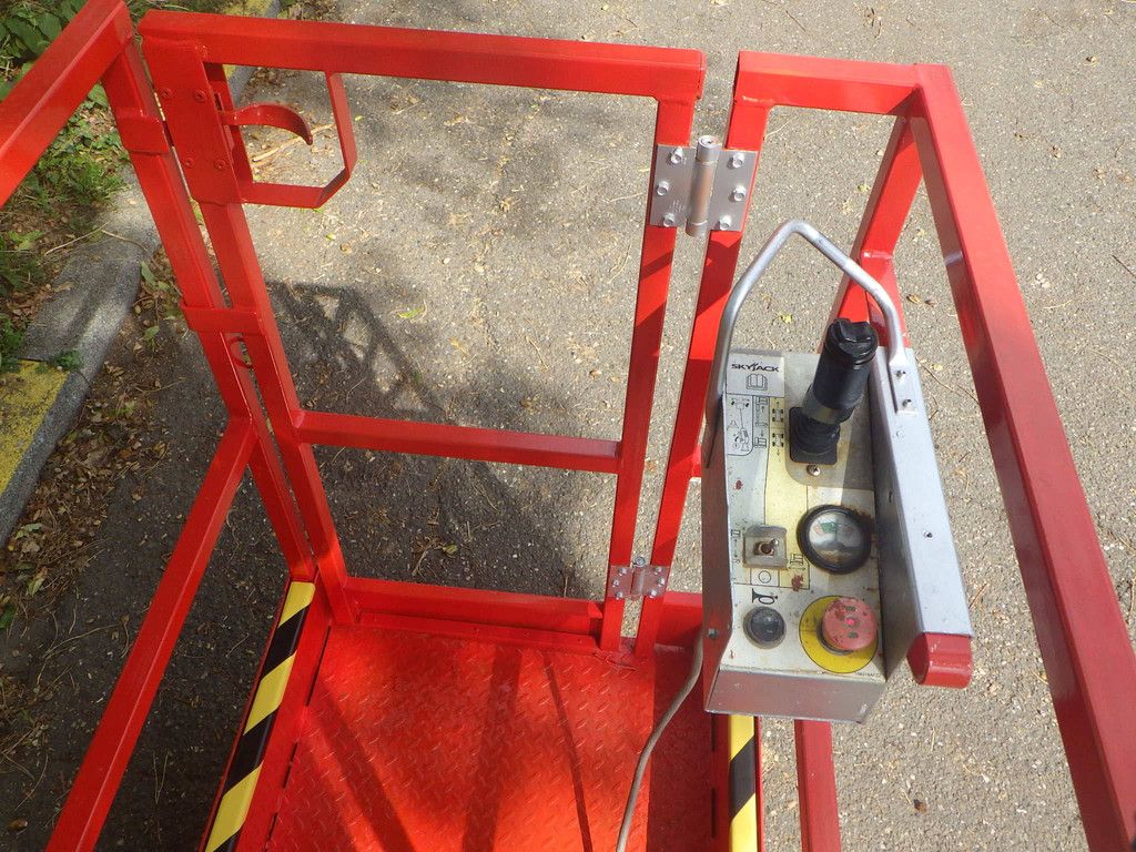 Skyjack SJ16 Electric Mast Lift 6.75m 2013