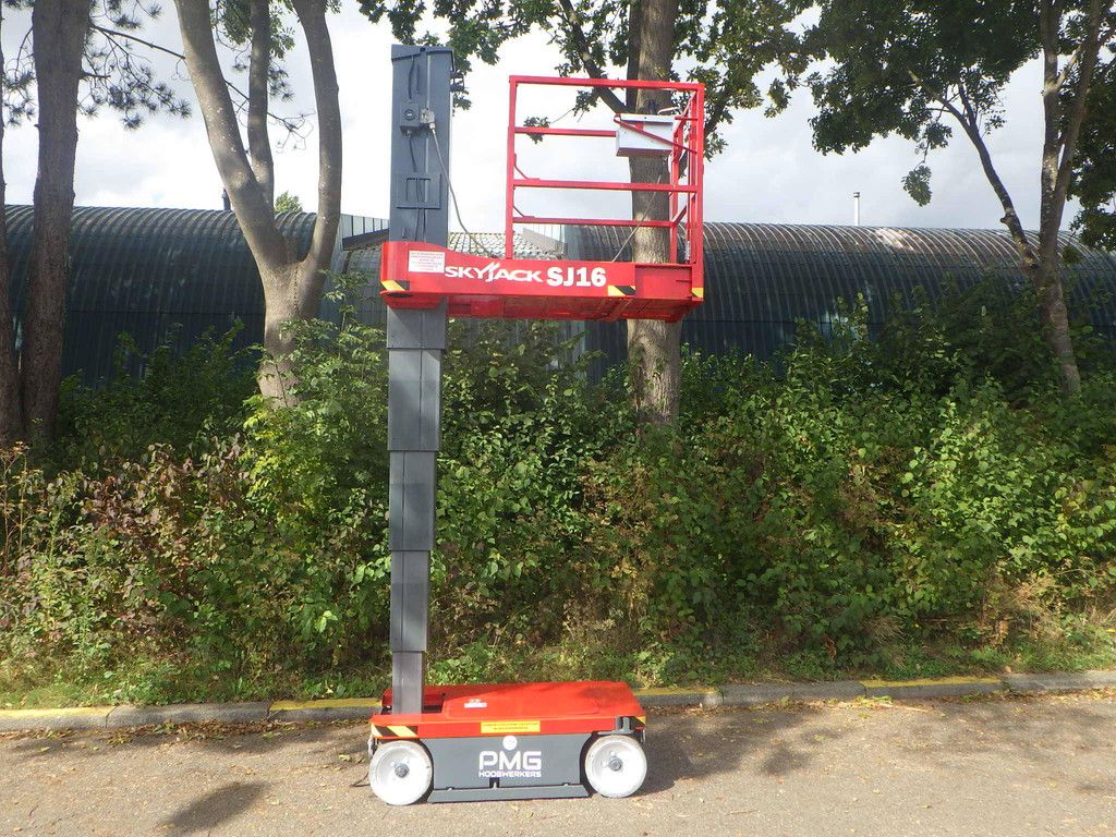 Skyjack SJ16 Electric Mast Lift 6.75m 2013