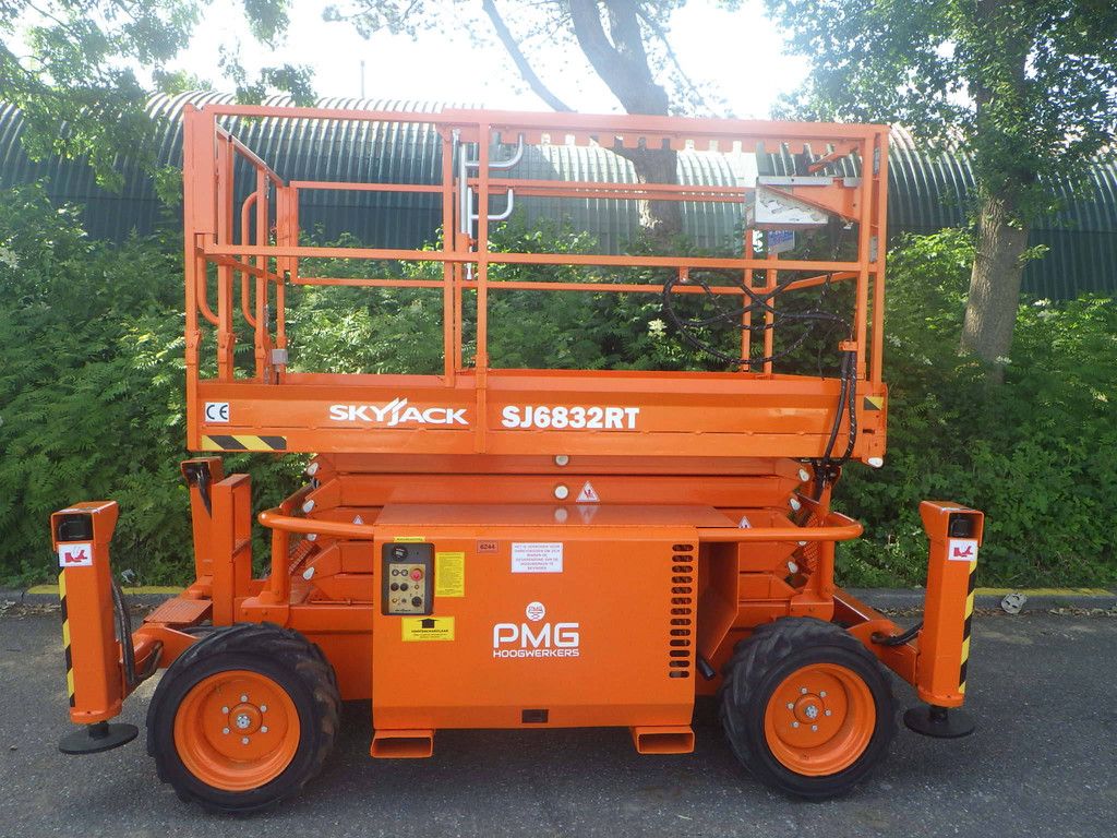 Scherenbühne Skyjack SJ6832RT Diesel 11,75m 2016