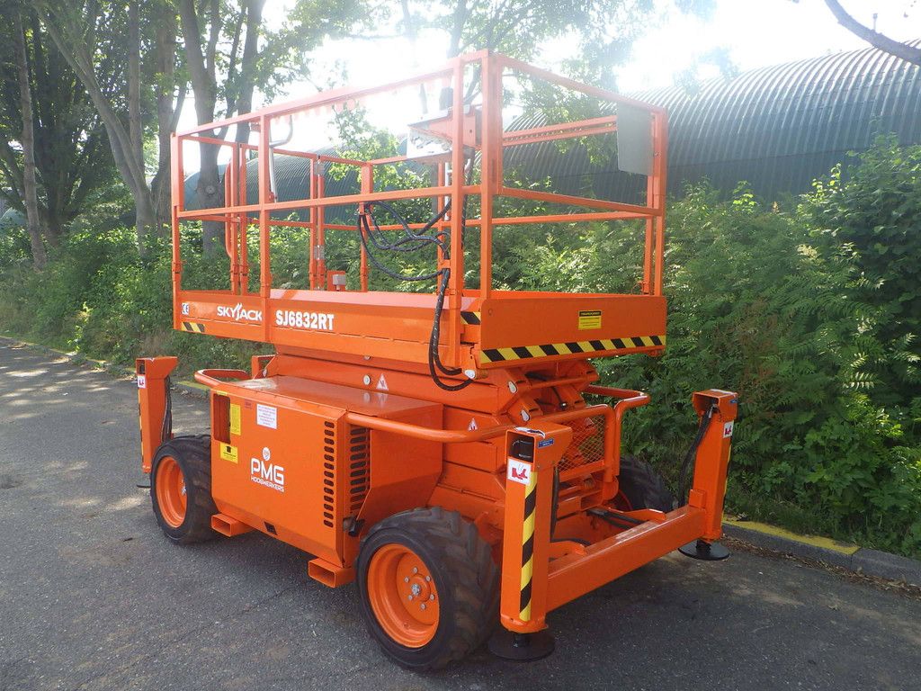 Scherenbühne Skyjack SJ6832RT Diesel 11,75m 2016