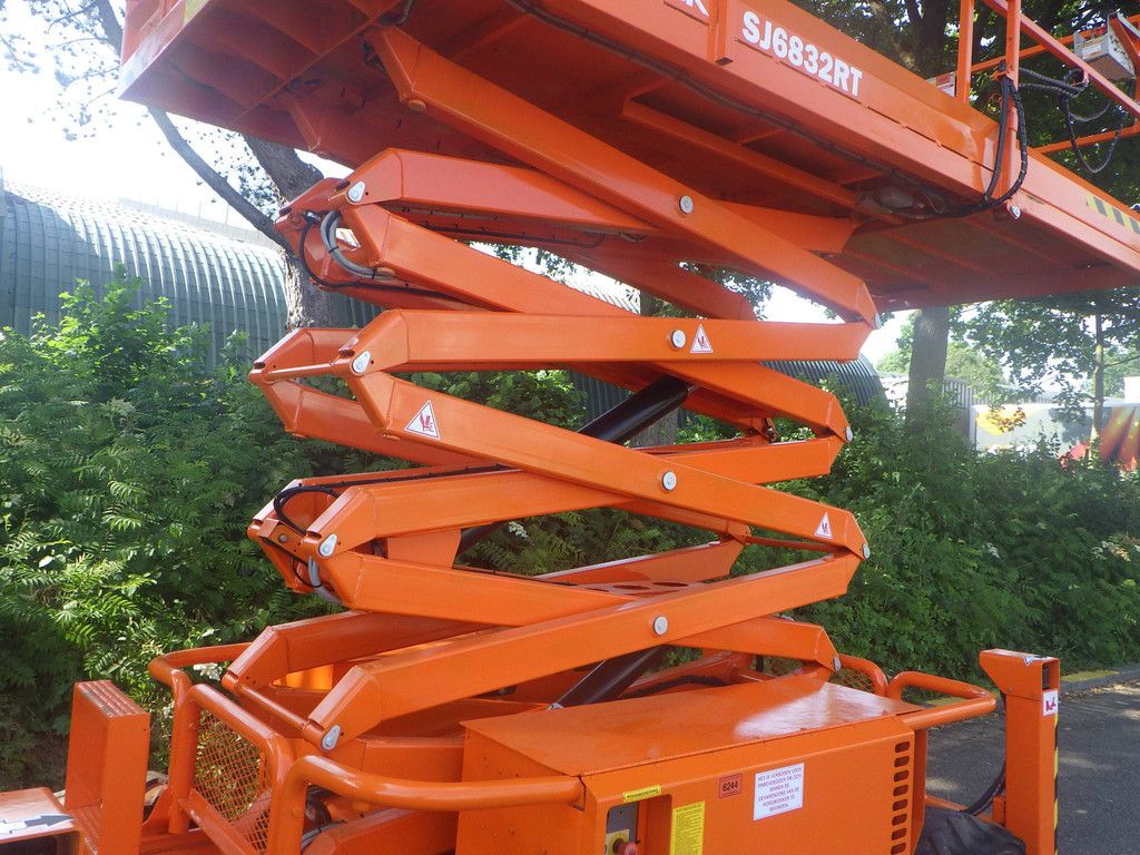 Scherenbühne Skyjack SJ6832RT Diesel 11,75m 2016