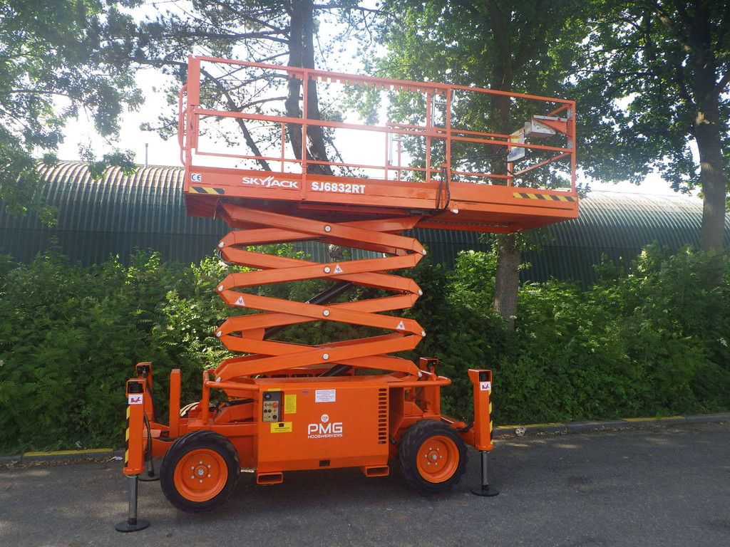 Scherenbühne Skyjack SJ6832RT Diesel 11,75m 2016