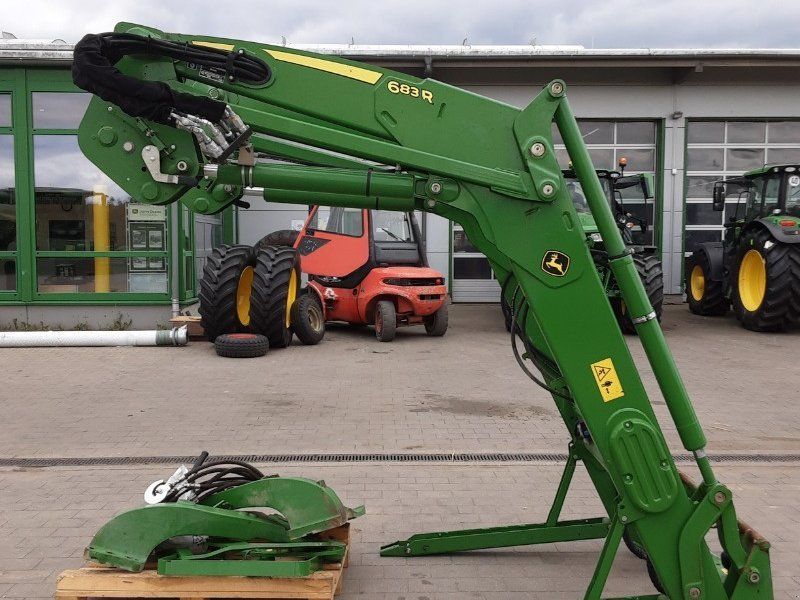 John Deere 683R