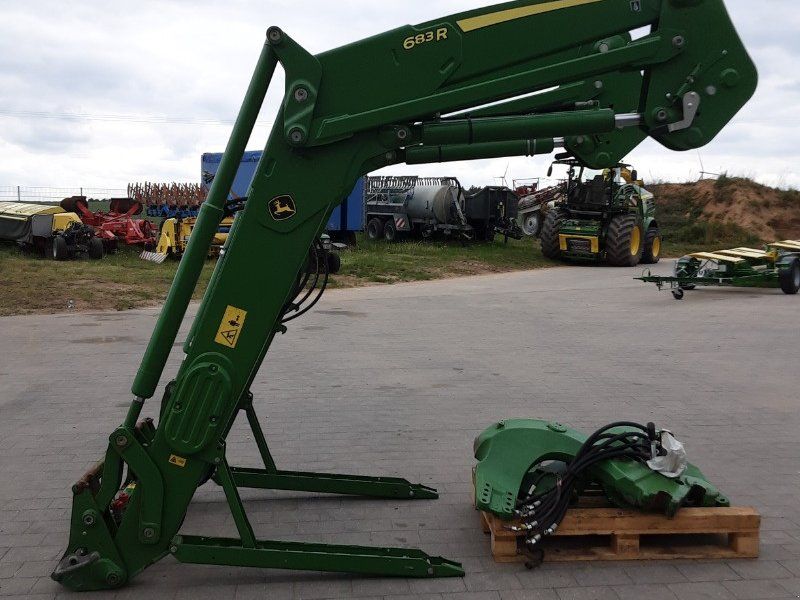John Deere 683R