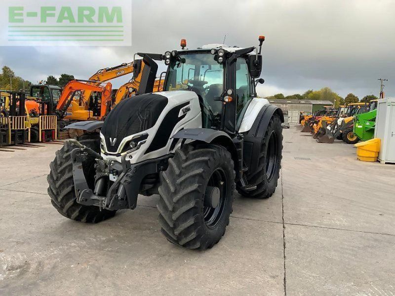 Valtra t235 versu  (st24702) Versu
