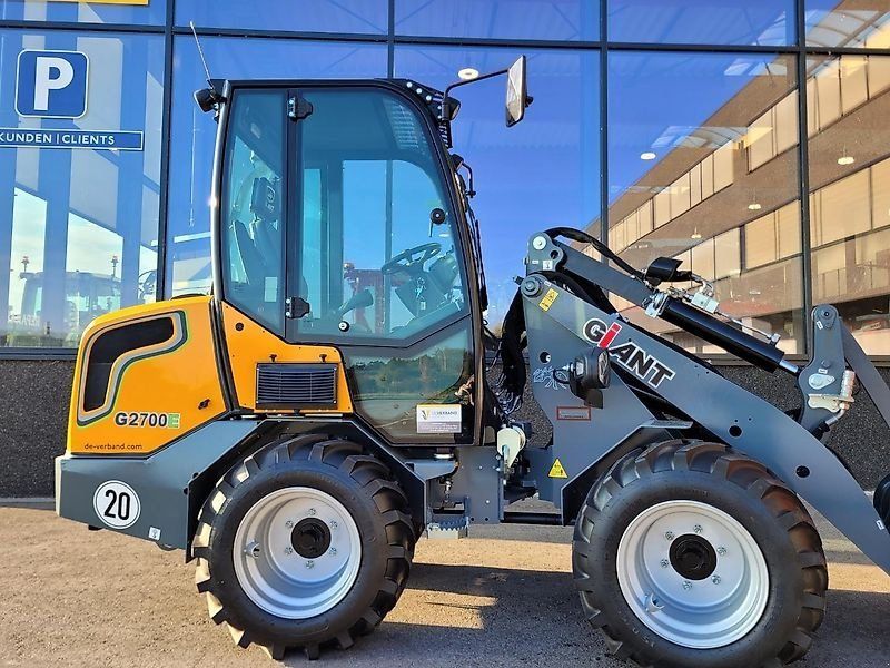 Giant 2700 E
