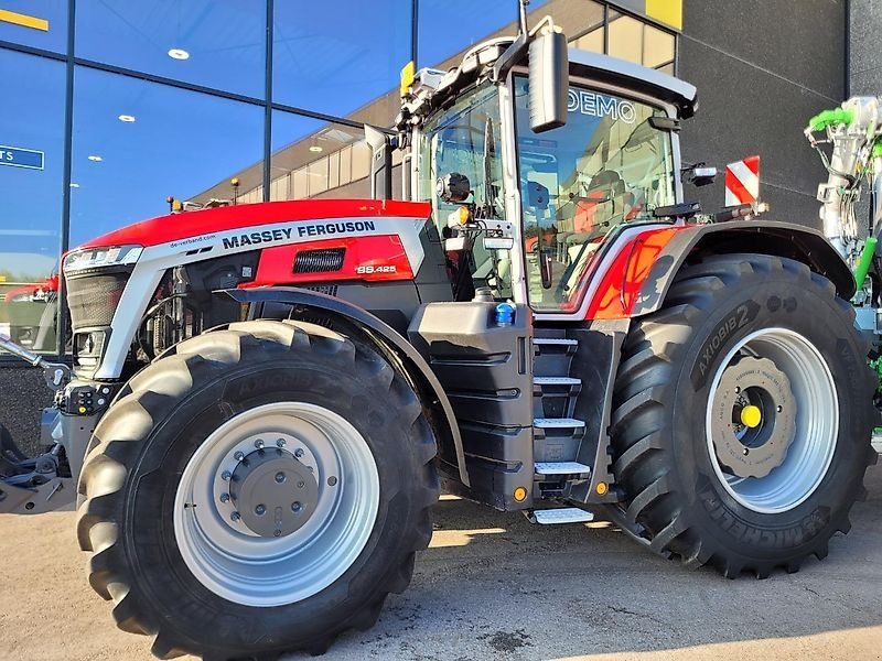 Massey Ferguson 9S 425
