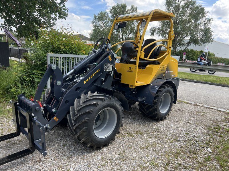 Eurotrac W 12F XL Pflasterpalette