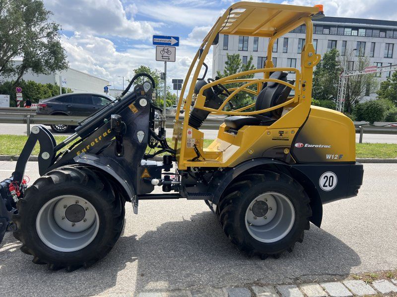 Eurotrac W 12F XL Pflasterpalette