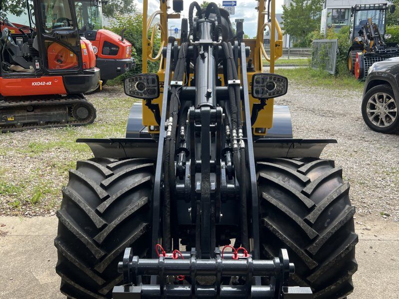 Eurotrac W 12F XL Pflasterpalette