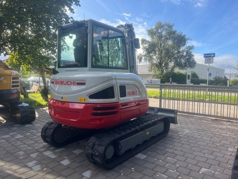Takeuchi TB250-2 V3 Powertilt /hydrl.HS 03