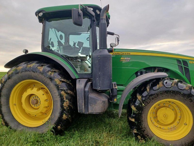 John Deere 8335R