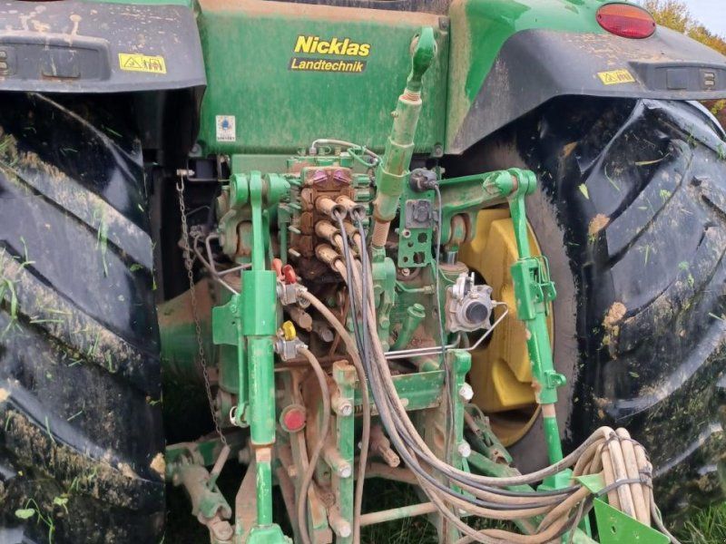 John Deere 8335R