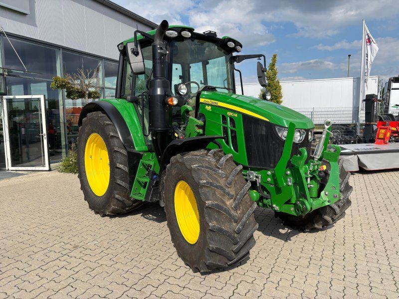 John Deere 6110M