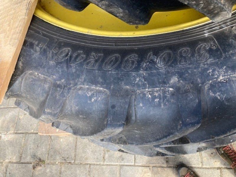 Firestone 380/85 R28 + 380/90 R46