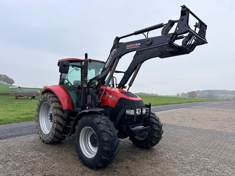 Case IH Farmall 105U mit Frontlader